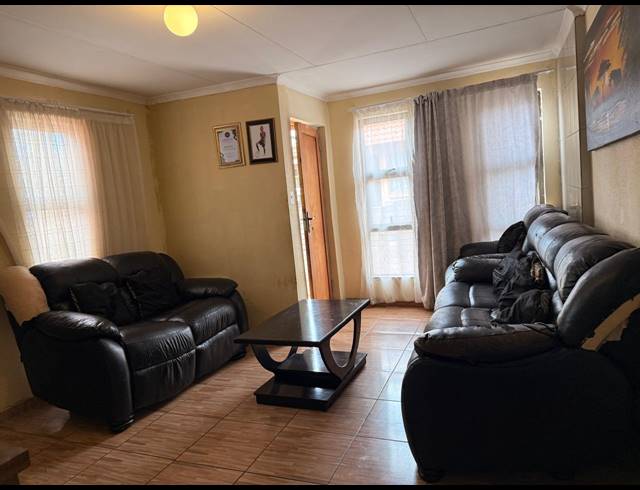 3 BEDROOM HOUSE FOR SALE IN TLHABANE WEST